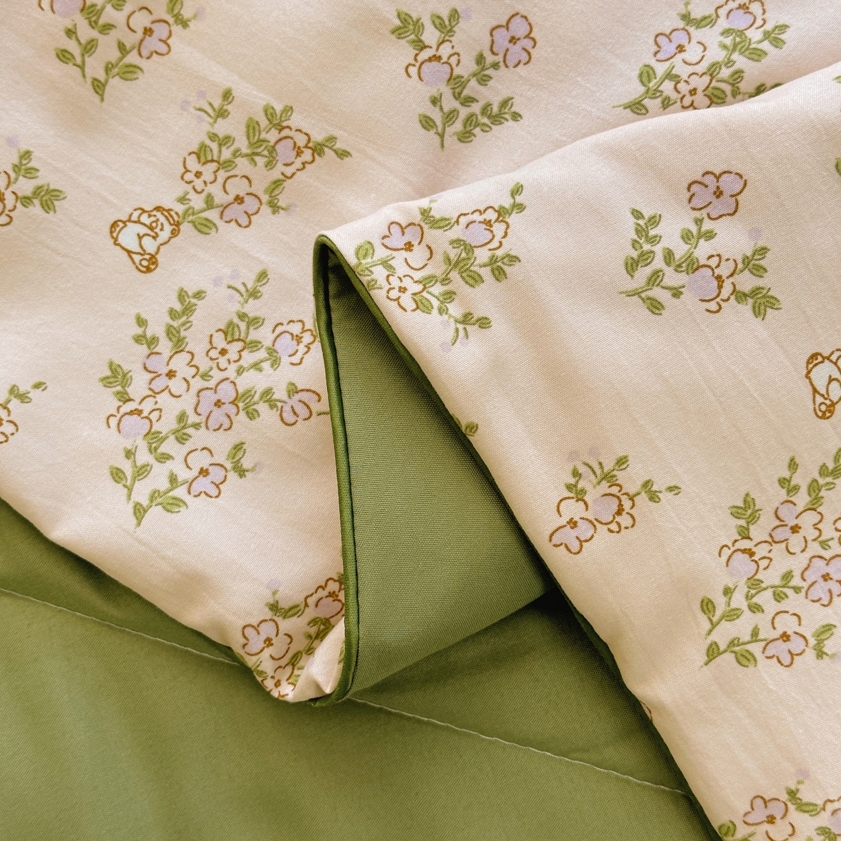 91家纺网 家纺一手货源 找家纺 梦恬佳 2026新款水洗皱皱纱卡通印花夏凉被 花束熊