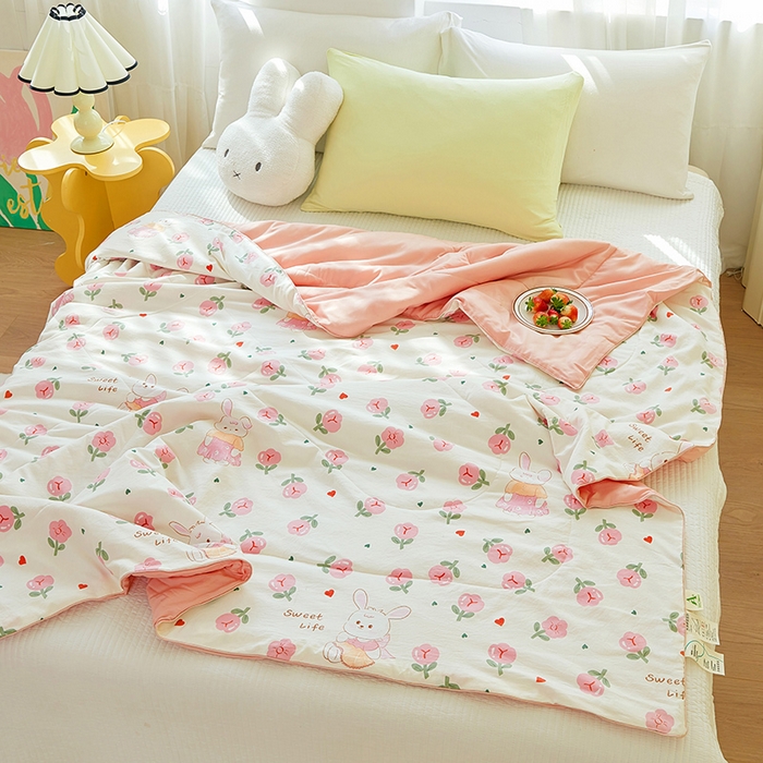 91家纺网 家纺一手货源 找家纺 梦恬佳 2026新款水洗皱皱纱卡通印花夏凉被 曼塔玫瑰