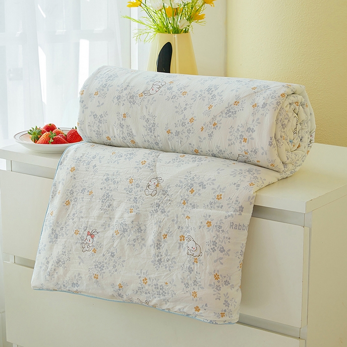 91家纺网 家纺一手货源 找家纺 梦恬佳 2026新款水洗皱皱纱卡通印花夏凉被 繁花兔兔