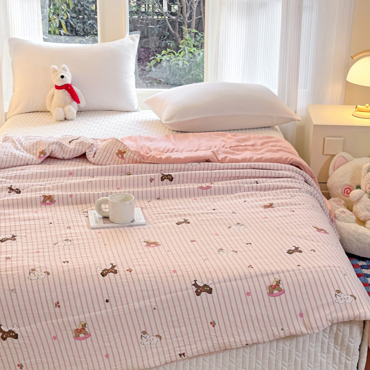 91家纺网 家纺一手货源 找家纺 梦恬佳 2026新款水洗皱皱纱卡通印花夏凉被 粉条木马