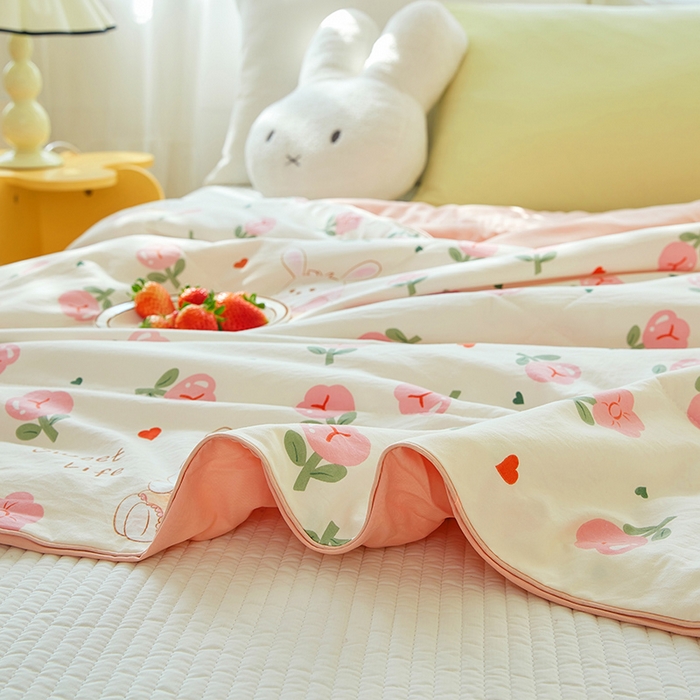 91家纺网 家纺一手货源 找家纺 梦恬佳 2026新款水洗皱皱纱卡通印花夏凉被 曼塔玫瑰