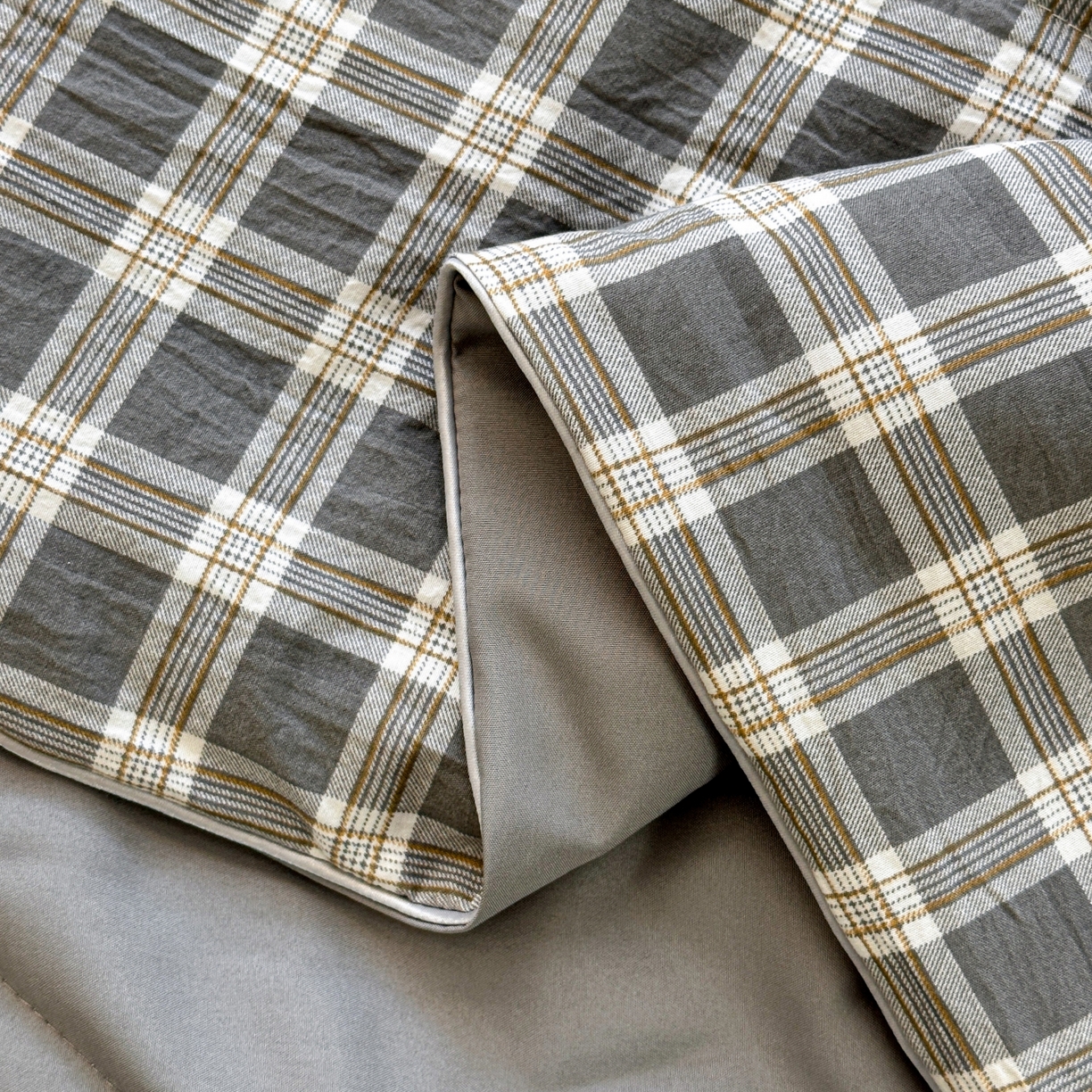 91家纺网 家纺一手货源 找家纺 梦恬佳 2026新款水洗皱皱纱卡通印花夏凉被 灰白格