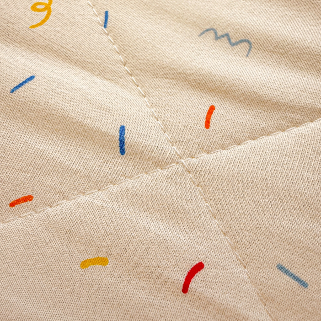 91家纺网 家纺一手货源 找家纺 梦恬佳 2026新款水洗皱皱纱卡通印花夏凉被 奶油芝士