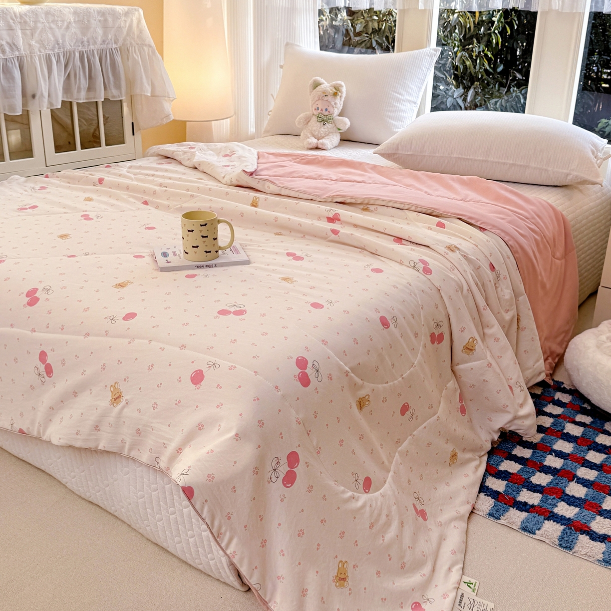 91家纺网 家纺一手货源 找家纺 梦恬佳 2026新款水洗皱皱纱卡通印花夏凉被 粉色樱桃