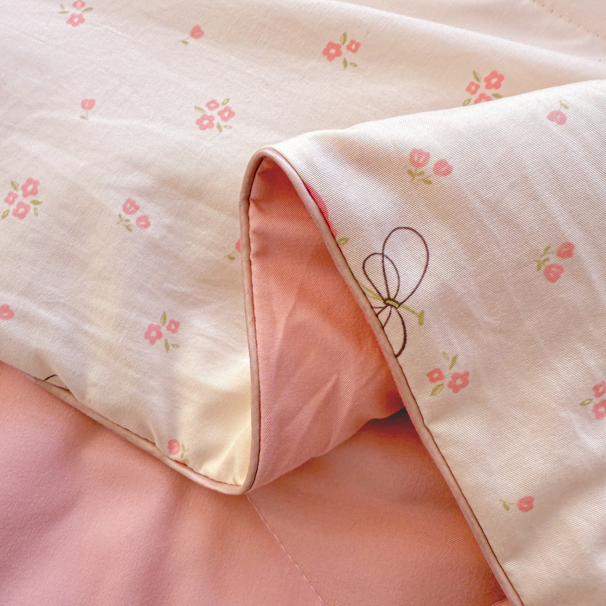 91家纺网 家纺一手货源 找家纺 梦恬佳 2026新款水洗皱皱纱卡通印花夏凉被 粉色樱桃