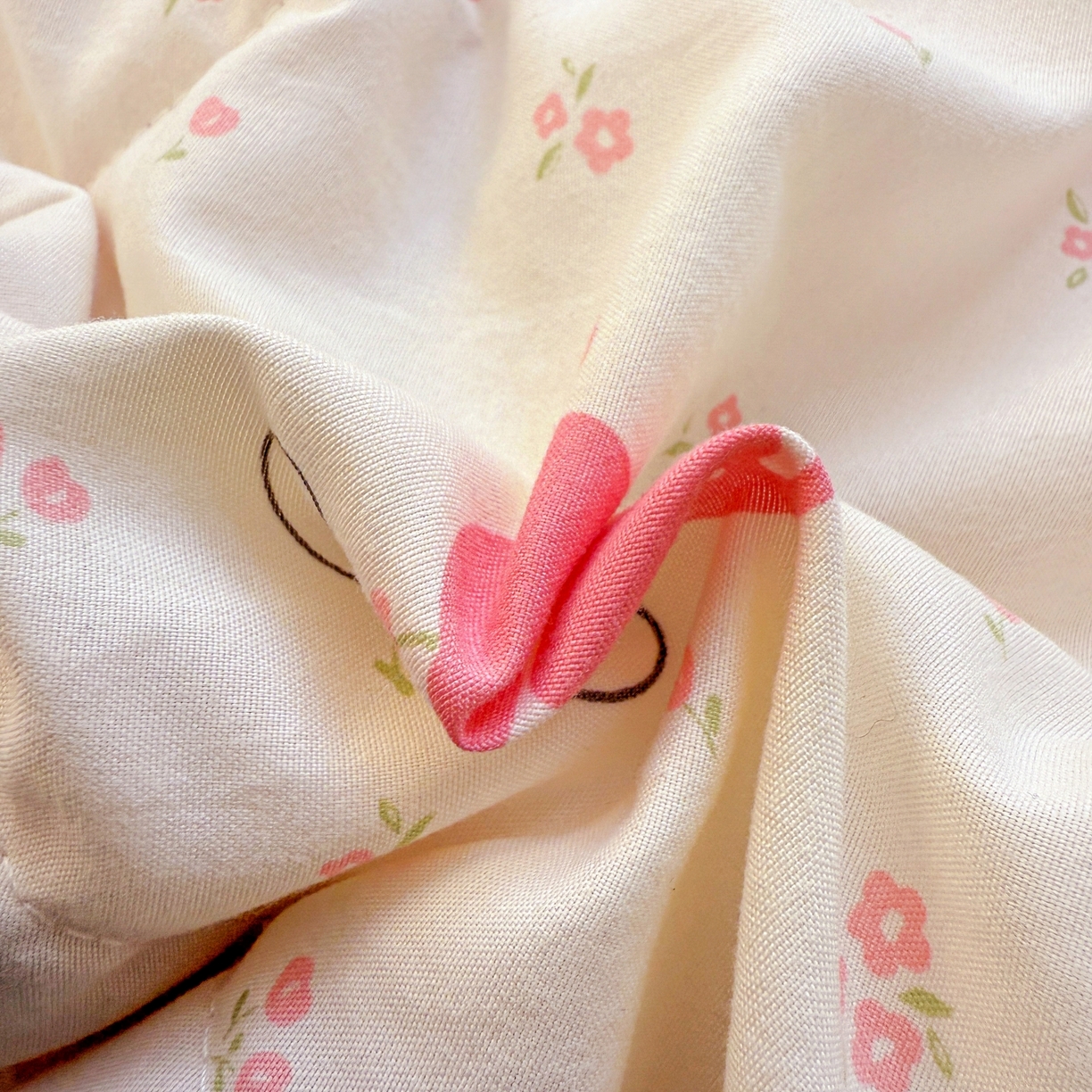 91家纺网 家纺一手货源 找家纺 梦恬佳 2026新款水洗皱皱纱卡通印花夏凉被 粉色樱桃