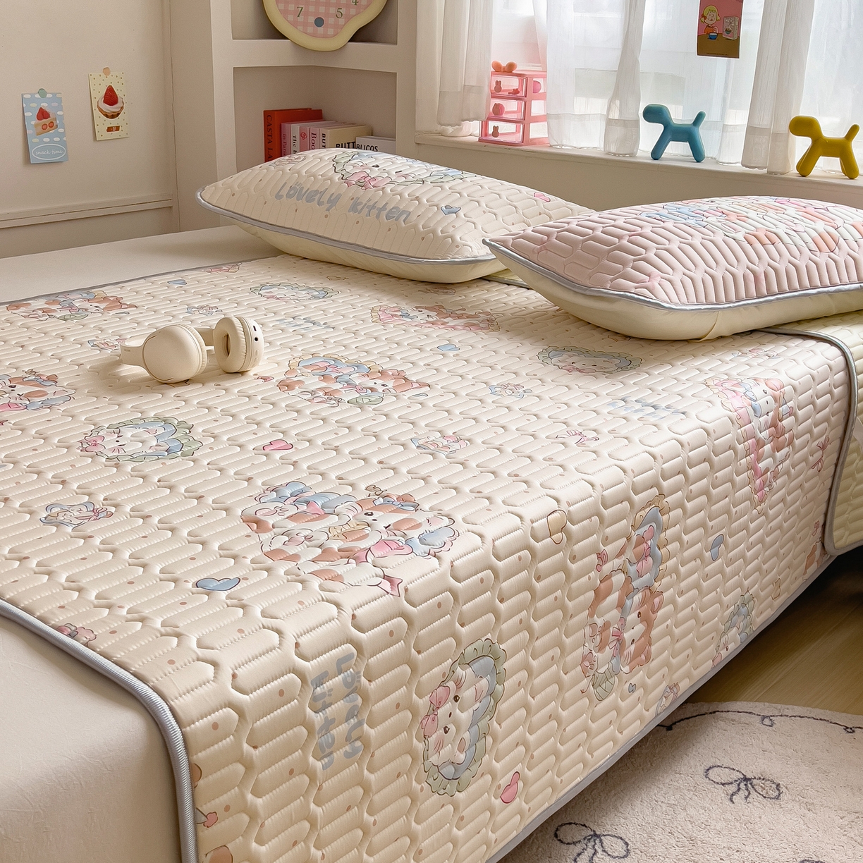 91家纺网 家纺一手货源 找家纺 摩妮卡 2026新款数码大版小清新乳胶凉席床席款三件套-场景二 彩色温暖日常