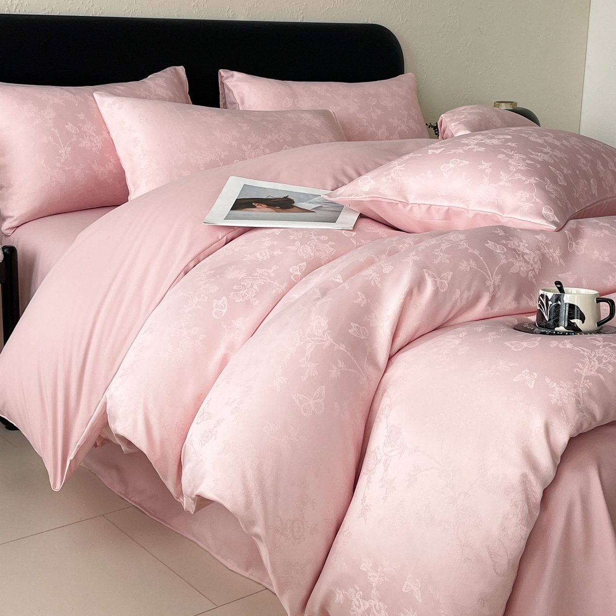 91家纺网 家纺一手货源 找家纺 大麦乐田 2026春夏新款贡缎提花纯色双拼四件套 爱草 香粉玉