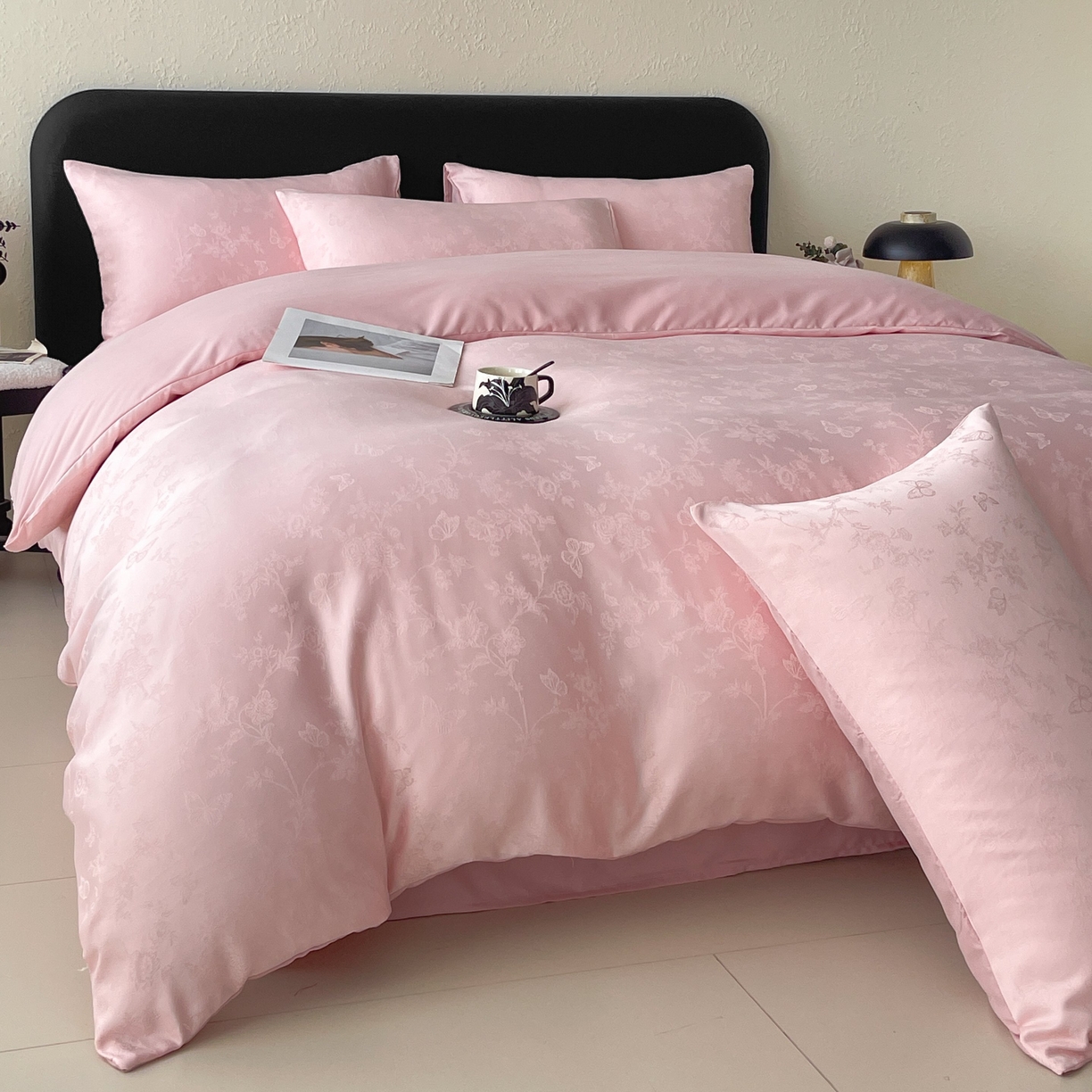 91家纺网 家纺一手货源 找家纺 大麦乐田 2026春夏新款贡缎提花纯色双拼四件套 爱草 香粉玉