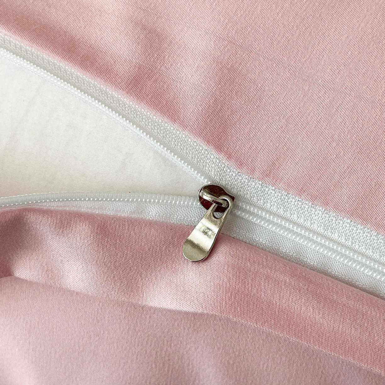 91家纺网 家纺一手货源 找家纺 大麦乐田 2026春夏新款贡缎提花纯色双拼四件套 爱草 香粉玉