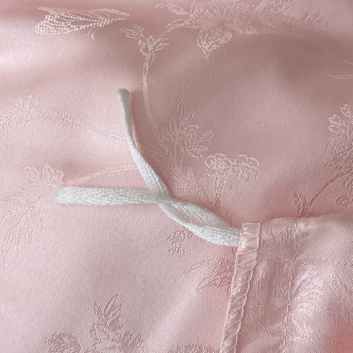 91家纺网 家纺一手货源 找家纺 大麦乐田 2026春夏新款贡缎提花纯色双拼四件套 爱草 香粉玉