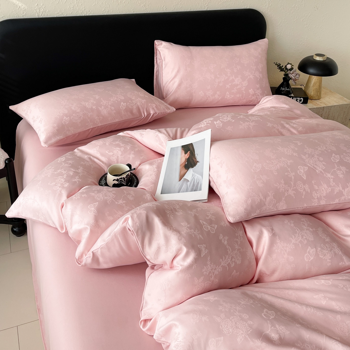 91家纺网 家纺一手货源 找家纺 大麦乐田 2026春夏新款贡缎提花纯色双拼四件套 爱草 香粉玉