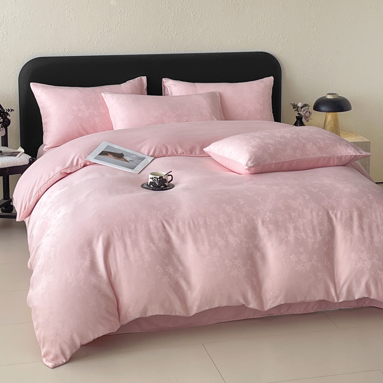 91家纺网 家纺一手货源 找家纺 大麦乐田 2026春夏新款贡缎提花纯色双拼四件套 爱草 香粉玉