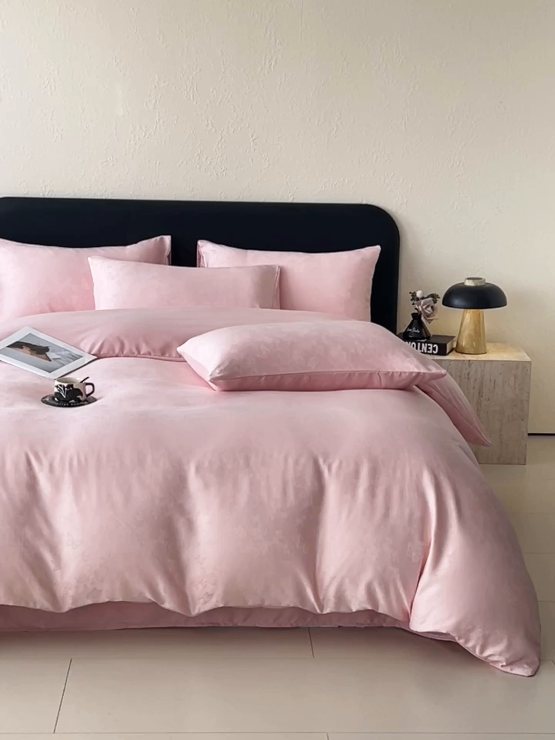 91家纺网 家纺一手货源 找家纺 大麦乐田 2026春夏新款贡缎提花纯色双拼四件套 爱草 香粉玉