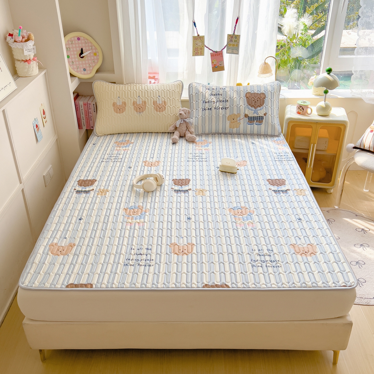 91家纺网 家纺一手货源 找家纺 摩妮卡 2026新款数码大版小清新乳胶凉席床席款三件套-场景二 晨间锻炼