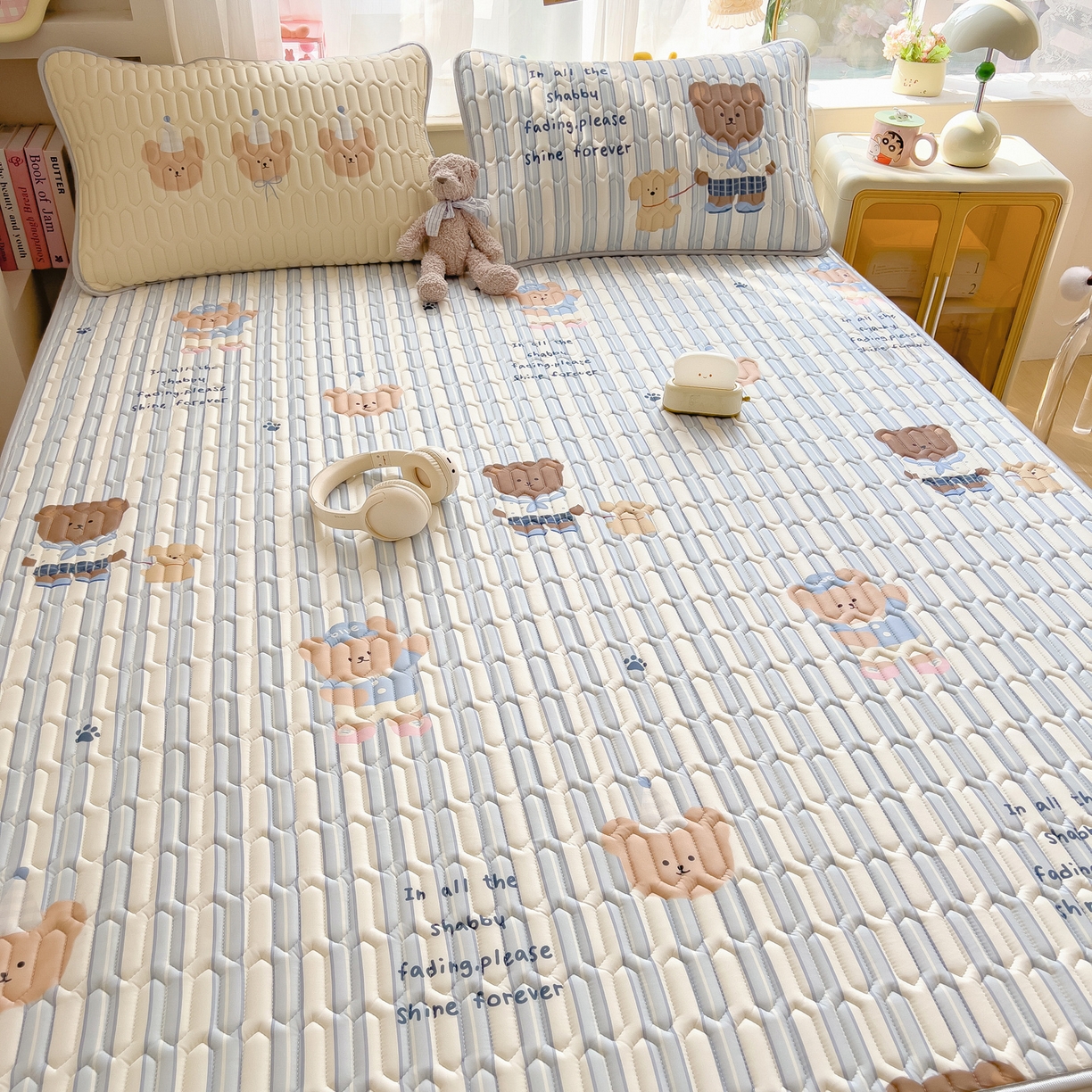 91家纺网 家纺一手货源 找家纺 摩妮卡 2026新款数码大版小清新乳胶凉席床席款三件套-场景二 晨间锻炼