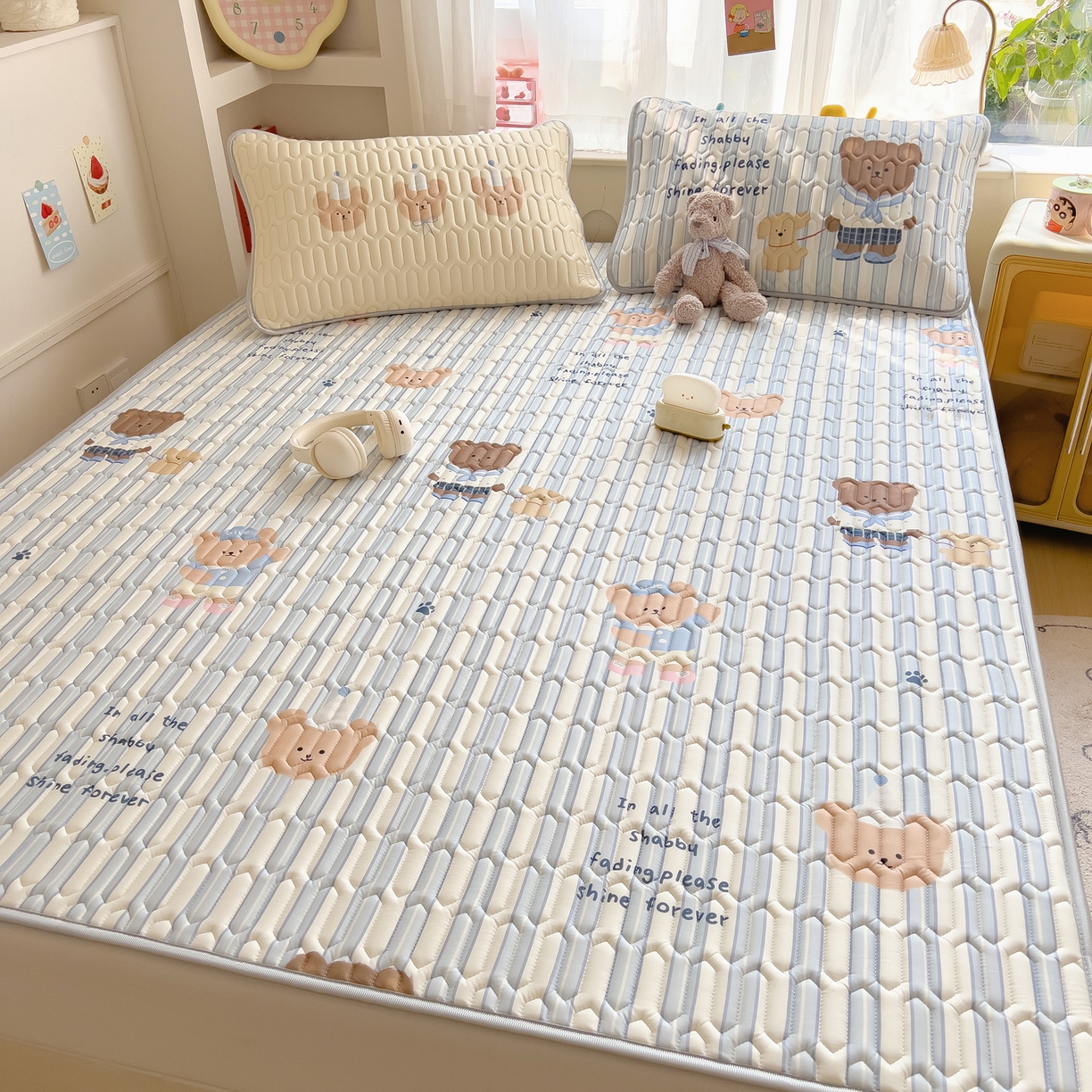 91家纺网 家纺一手货源 找家纺 摩妮卡 2026新款数码大版小清新乳胶凉席床席款三件套-场景二 晨间锻炼