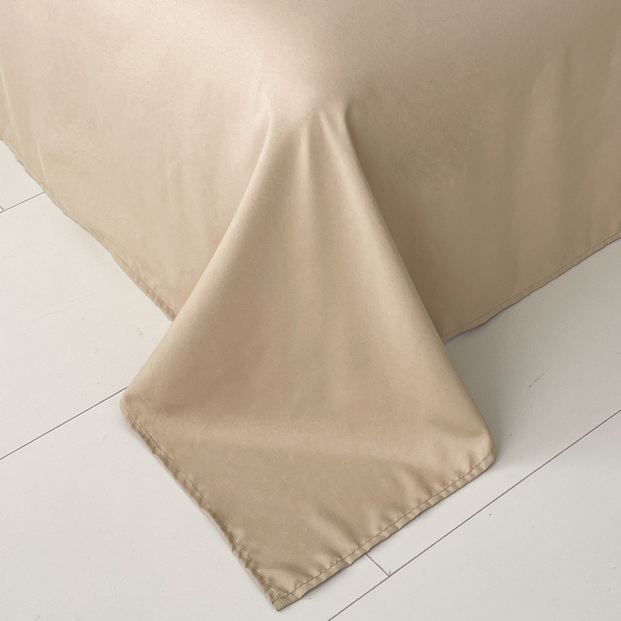 91家纺网 家纺一手货源 找家纺 大麦乐田 2026春夏新款贡缎提花纯色双拼四件套  爱心 卡其