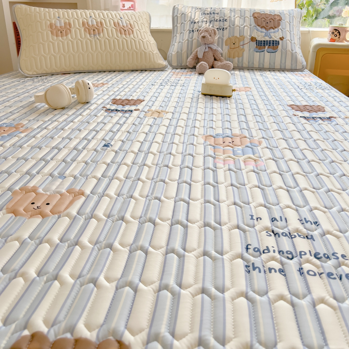 91家纺网 家纺一手货源 找家纺 摩妮卡 2026新款数码大版小清新乳胶凉席床席款三件套-场景二 晨间锻炼