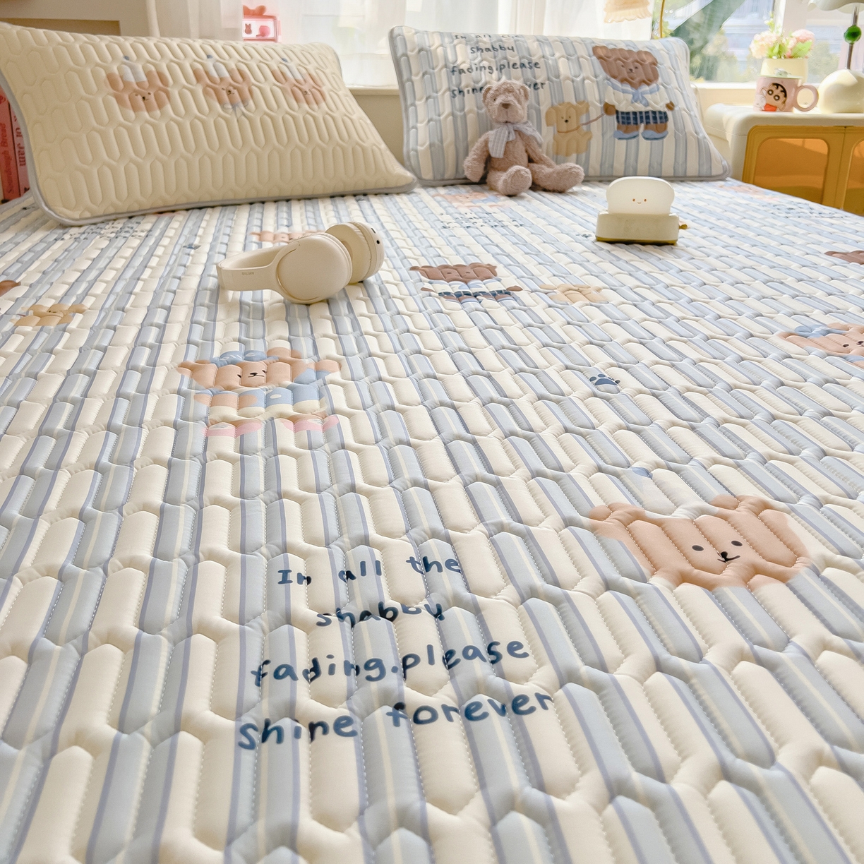 91家纺网 家纺一手货源 找家纺 摩妮卡 2026新款数码大版小清新乳胶凉席床席款三件套-场景二 晨间锻炼