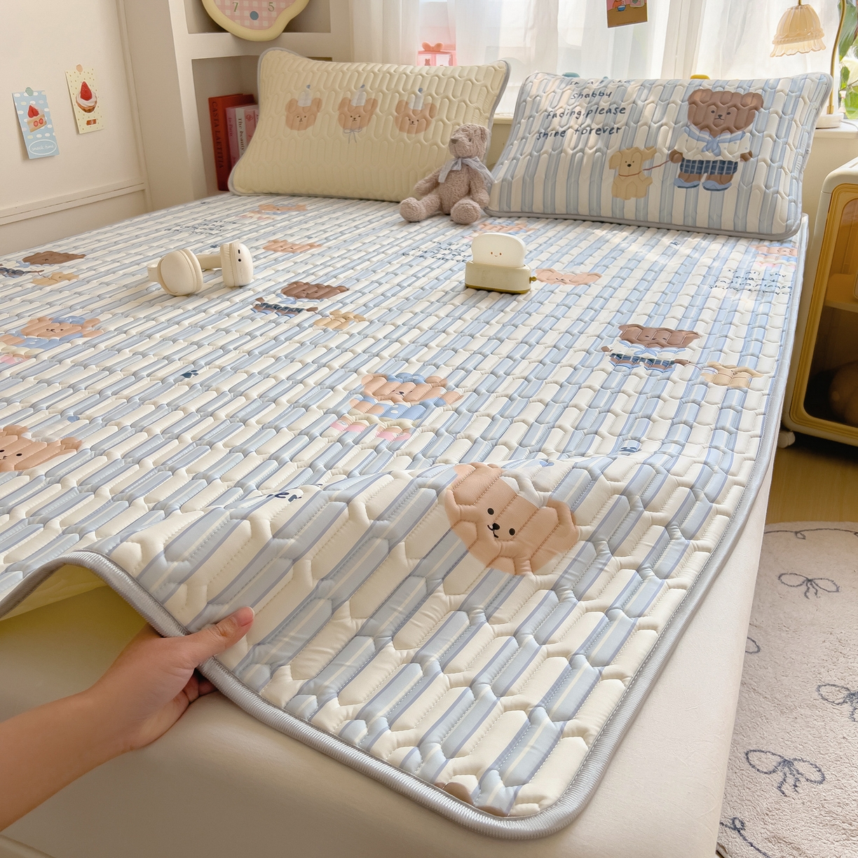 91家纺网 家纺一手货源 找家纺 摩妮卡 2026新款数码大版小清新乳胶凉席床席款三件套-场景二 晨间锻炼