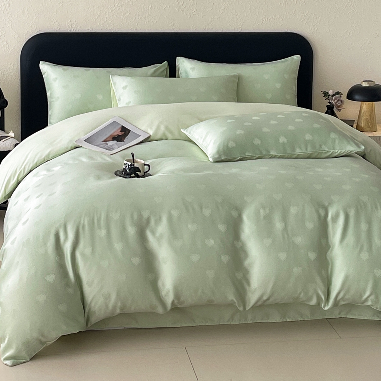 91家纺网 家纺一手货源 找家纺 大麦乐田 2026春夏新款贡缎提花纯色双拼四件套  爱心 奶油绿