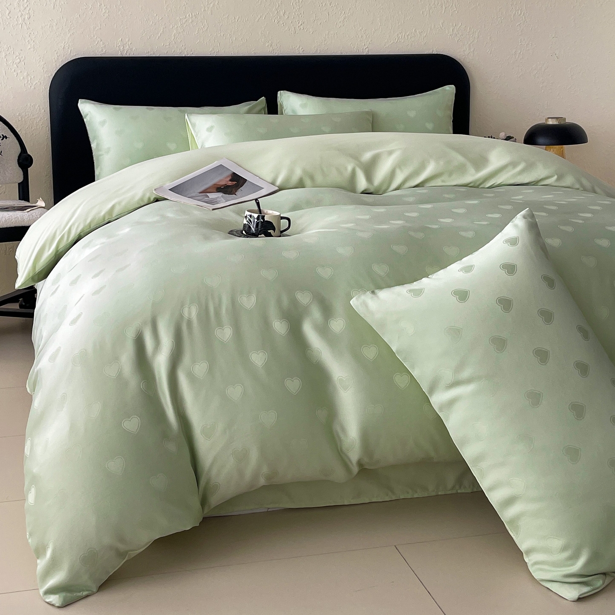 91家纺网 家纺一手货源 找家纺 大麦乐田 2026春夏新款贡缎提花纯色双拼四件套  爱心 奶油绿