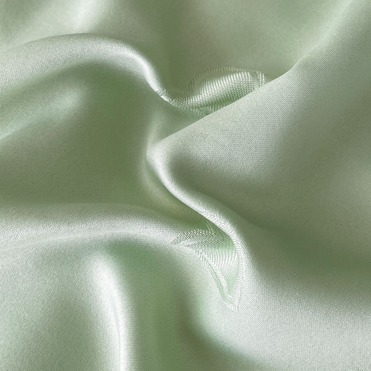 91家纺网 家纺一手货源 找家纺 大麦乐田 2026春夏新款贡缎提花纯色双拼四件套  爱心 奶油绿