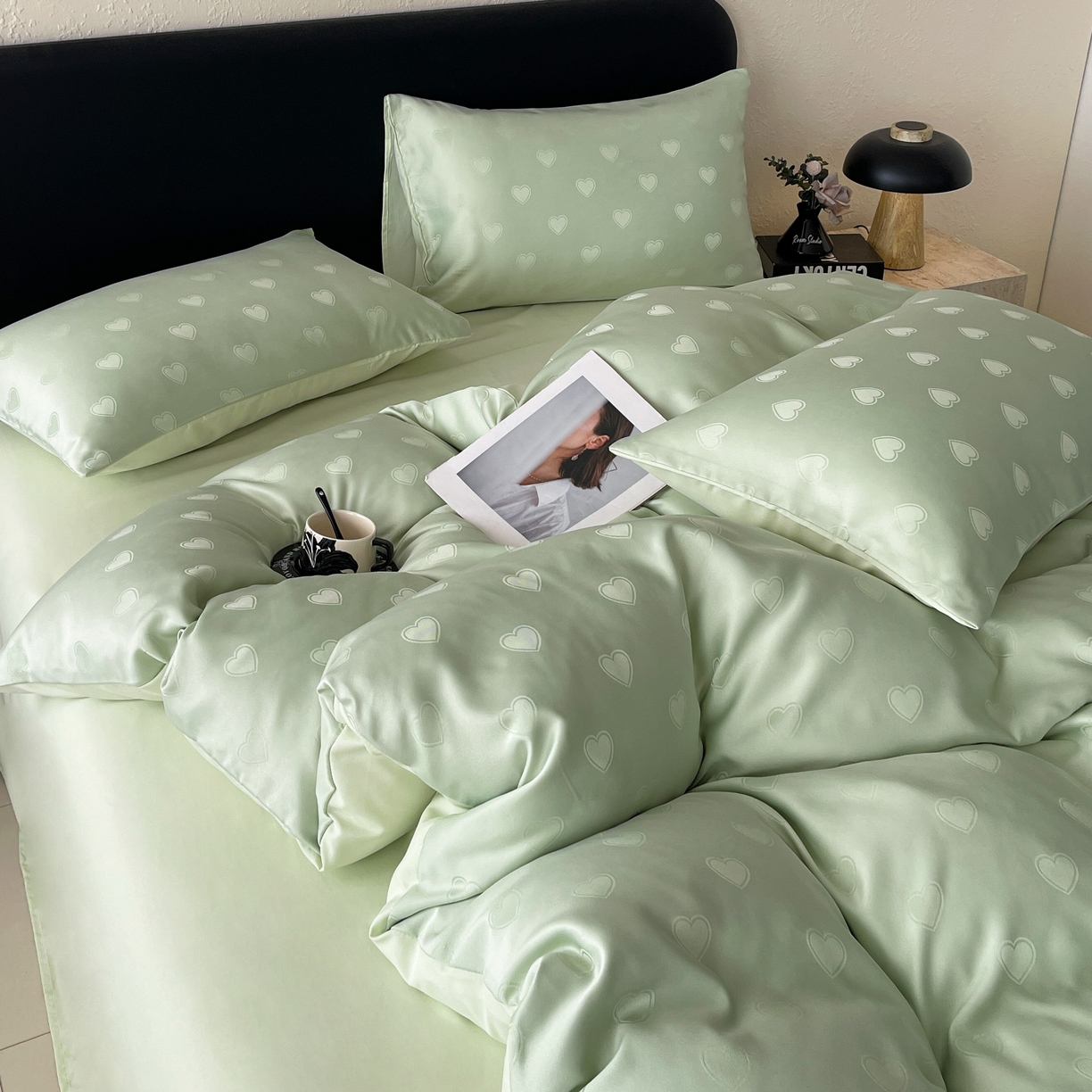 91家纺网 家纺一手货源 找家纺 大麦乐田 2026春夏新款贡缎提花纯色双拼四件套  爱心 奶油绿