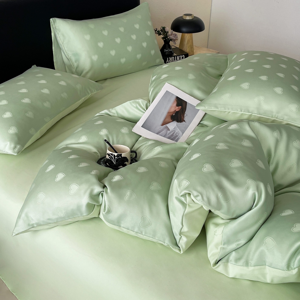 91家纺网 家纺一手货源 找家纺 大麦乐田 2026春夏新款贡缎提花纯色双拼四件套  爱心 奶油绿