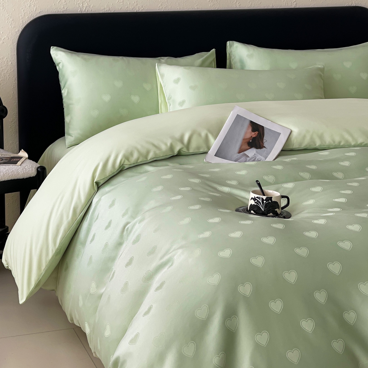 91家纺网 家纺一手货源 找家纺 大麦乐田 2026春夏新款贡缎提花纯色双拼四件套  爱心 奶油绿