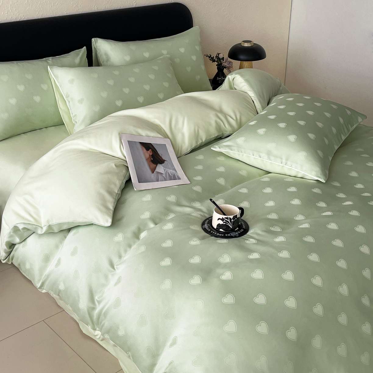 91家纺网 家纺一手货源 找家纺 大麦乐田 2026春夏新款贡缎提花纯色双拼四件套  爱心 奶油绿