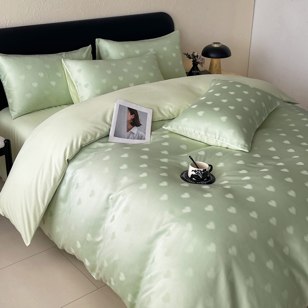 91家纺网 家纺一手货源 找家纺 大麦乐田 2026春夏新款贡缎提花纯色双拼四件套  爱心 奶油绿