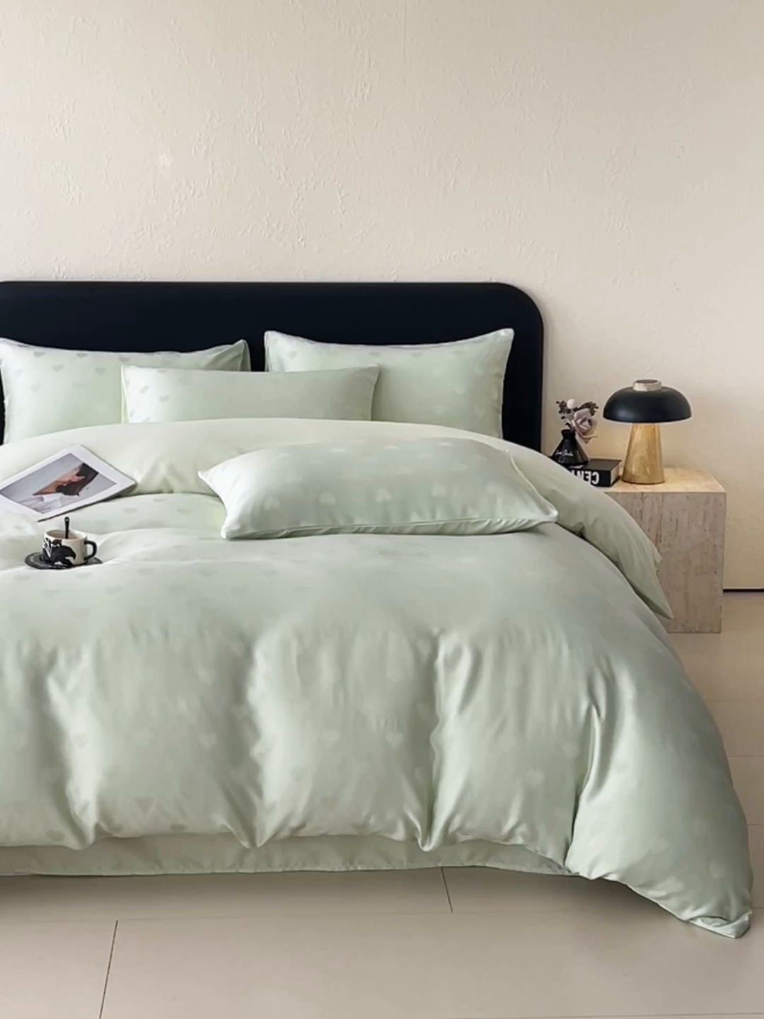 91家纺网 家纺一手货源 找家纺 大麦乐田 2026春夏新款贡缎提花纯色双拼四件套  爱心 奶油绿