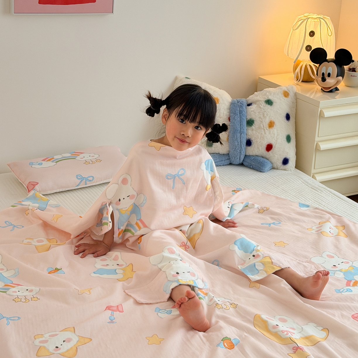 91家纺网 家纺一手货源 找家纺 嗨生活 2026新款全棉纱布护肚防踢睡袋多功能盖毯宝宝夏被 儿童夏被 儿童防踢被 彩虹兔兔