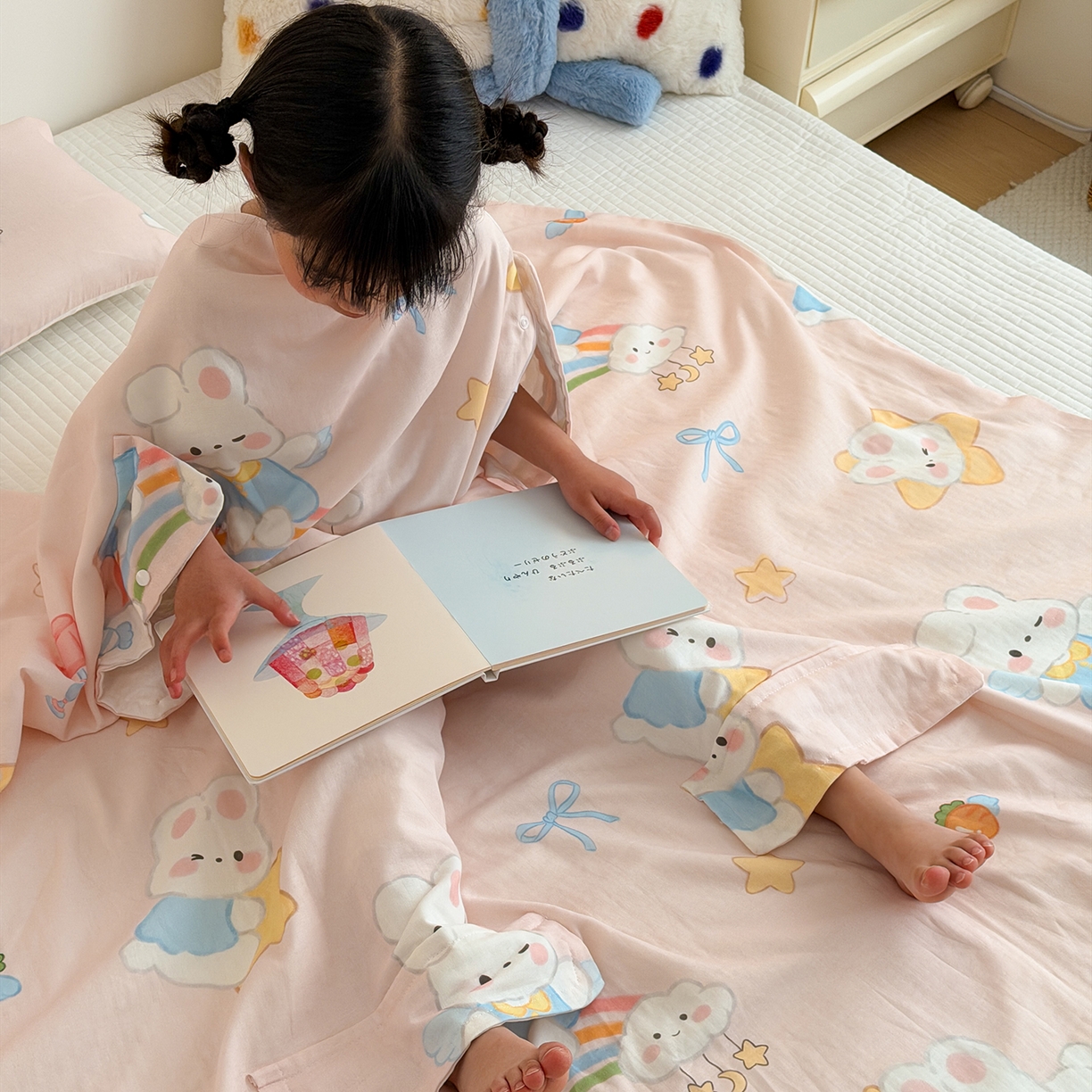 91家纺网 家纺一手货源 找家纺 嗨生活 2026新款全棉纱布护肚防踢睡袋多功能盖毯宝宝夏被 儿童夏被 儿童防踢被 彩虹兔兔