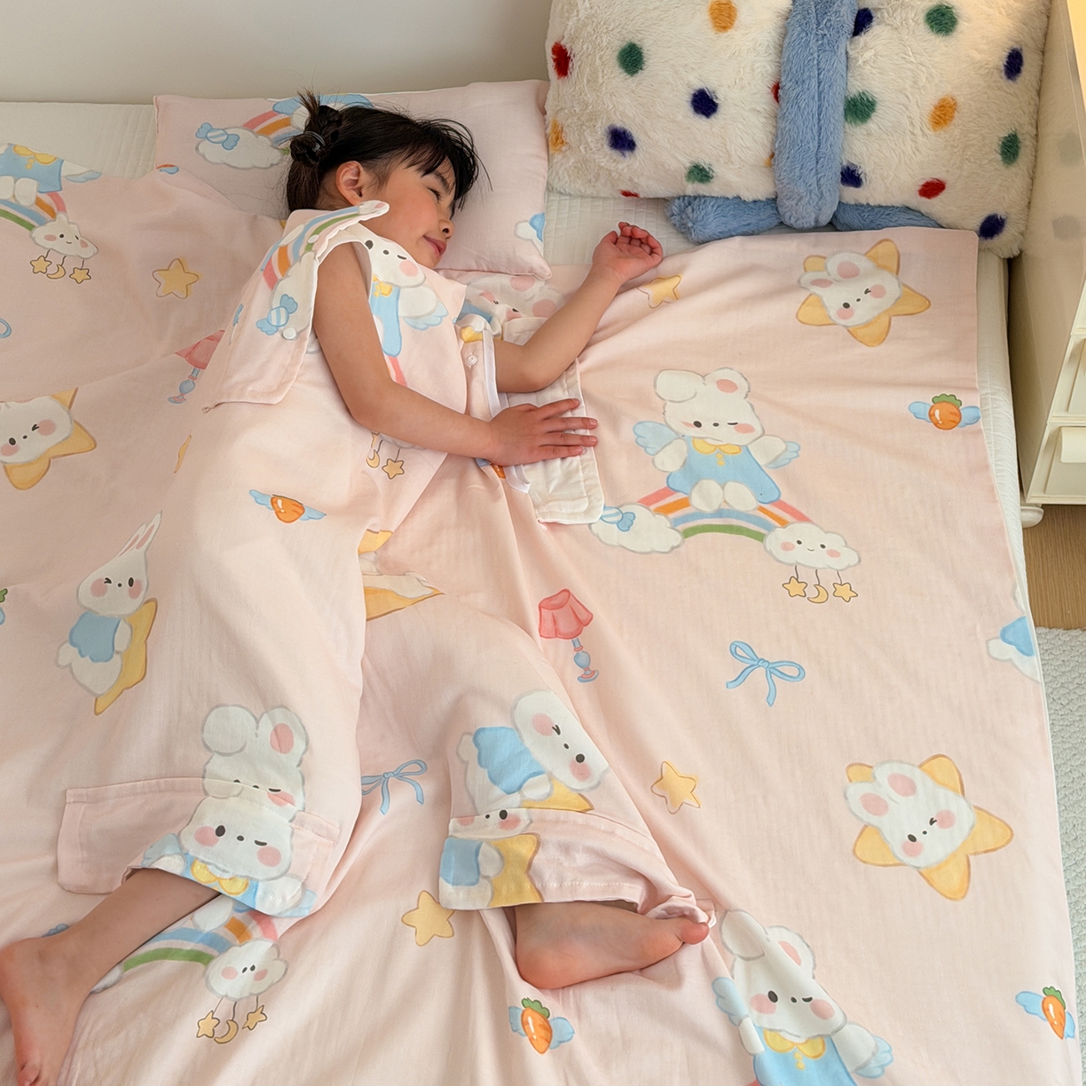 91家纺网 家纺一手货源 找家纺 嗨生活 2026新款全棉纱布护肚防踢睡袋多功能盖毯宝宝夏被 儿童夏被 儿童防踢被 彩虹兔兔