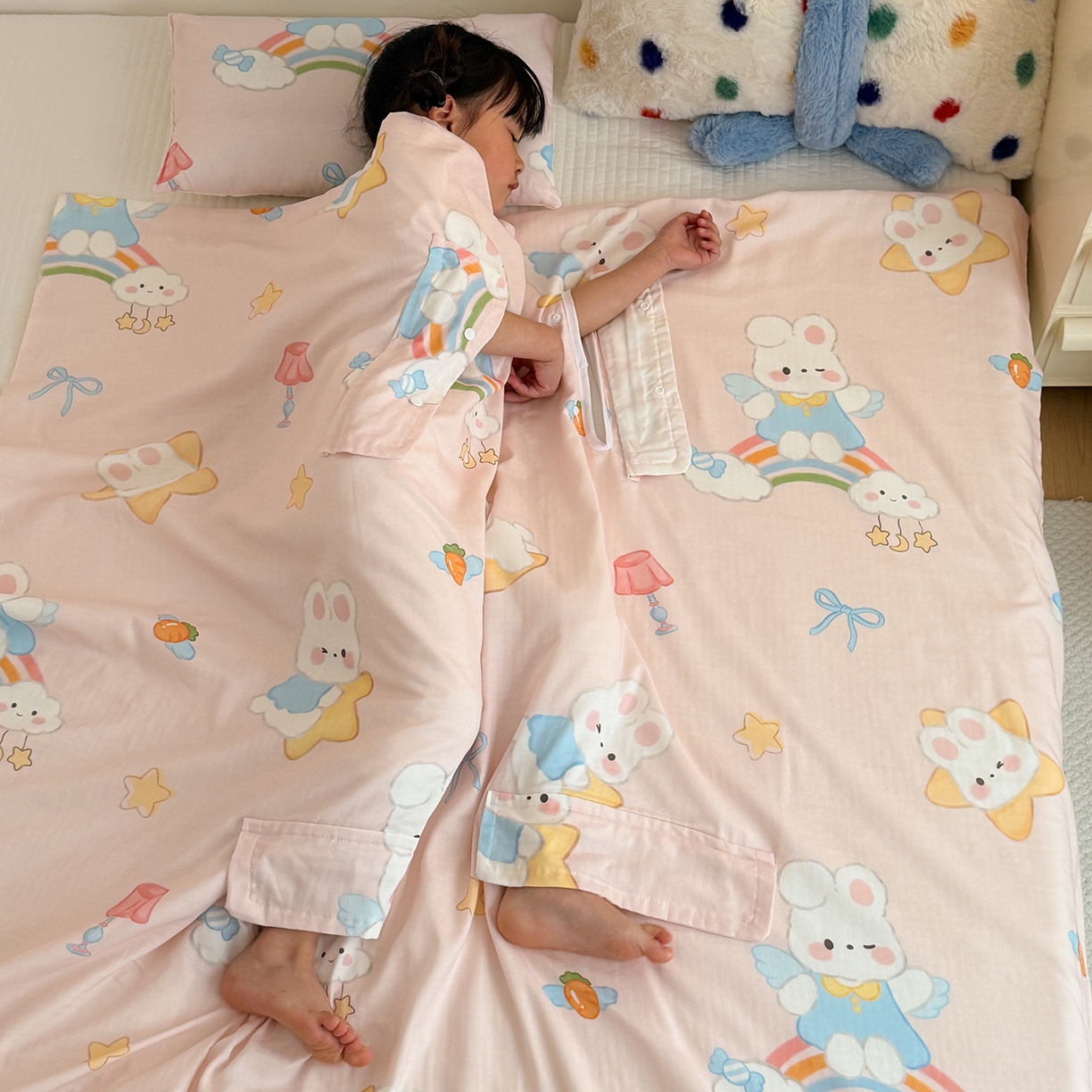 91家纺网 家纺一手货源 找家纺 嗨生活 2026新款全棉纱布护肚防踢睡袋多功能盖毯宝宝夏被 儿童夏被 儿童防踢被 彩虹兔兔