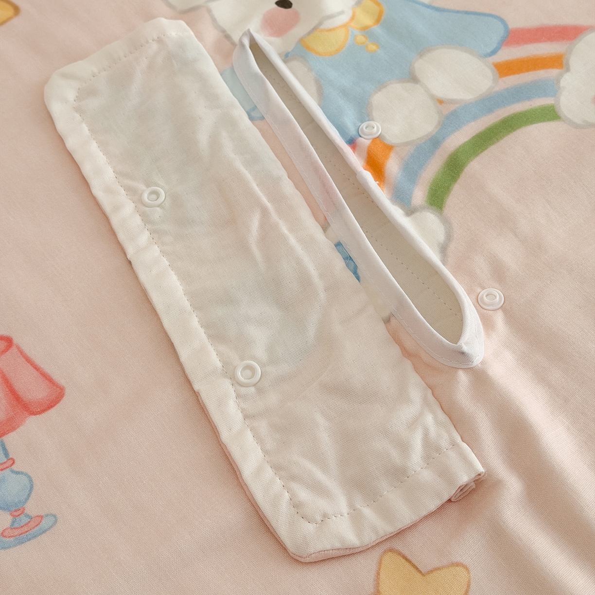 91家纺网 家纺一手货源 找家纺 嗨生活 2026新款全棉纱布护肚防踢睡袋多功能盖毯宝宝夏被 儿童夏被 儿童防踢被 彩虹兔兔