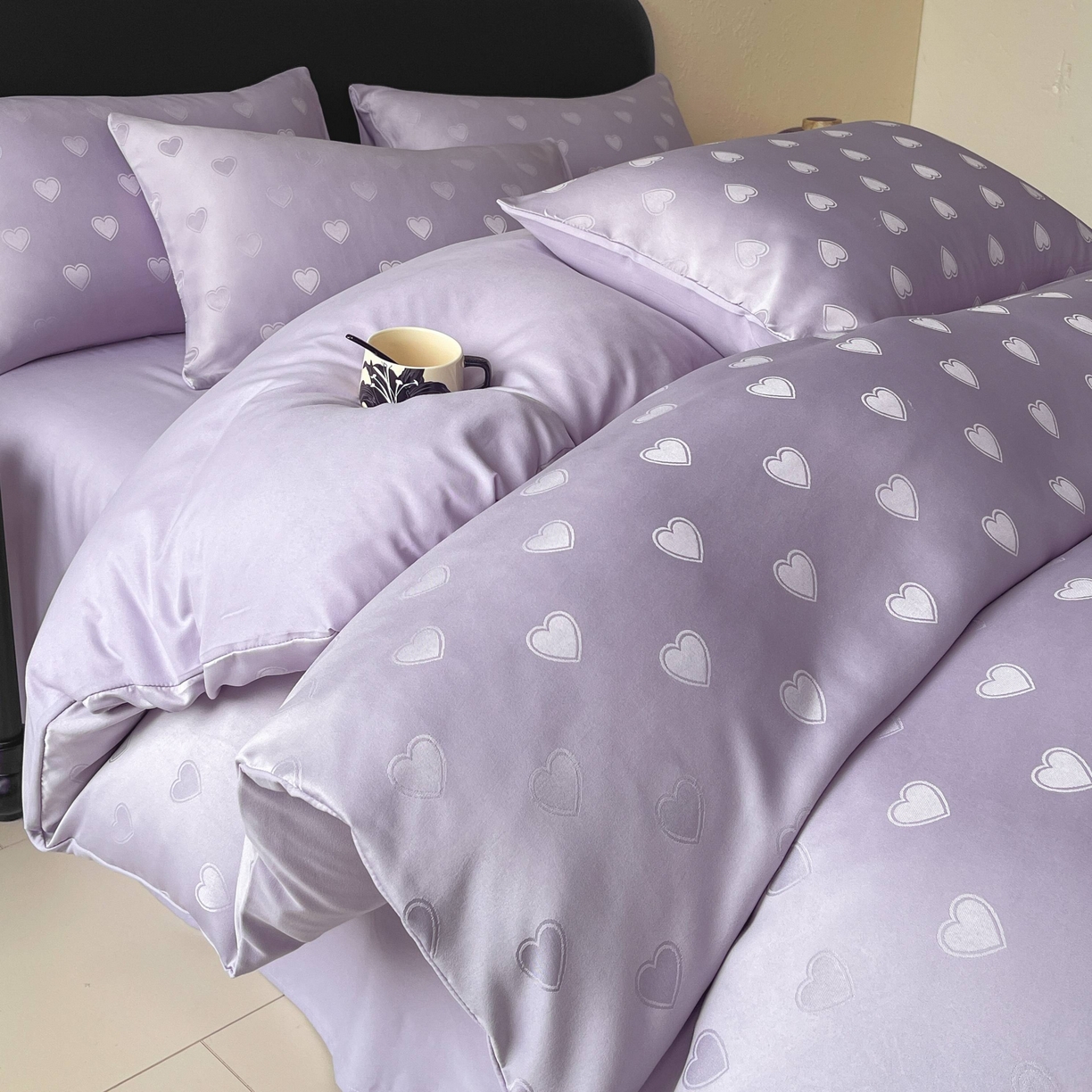 91家纺网 家纺一手货源 找家纺 大麦乐田 2026春夏新款贡缎提花纯色双拼四件套 爱心 初恋紫