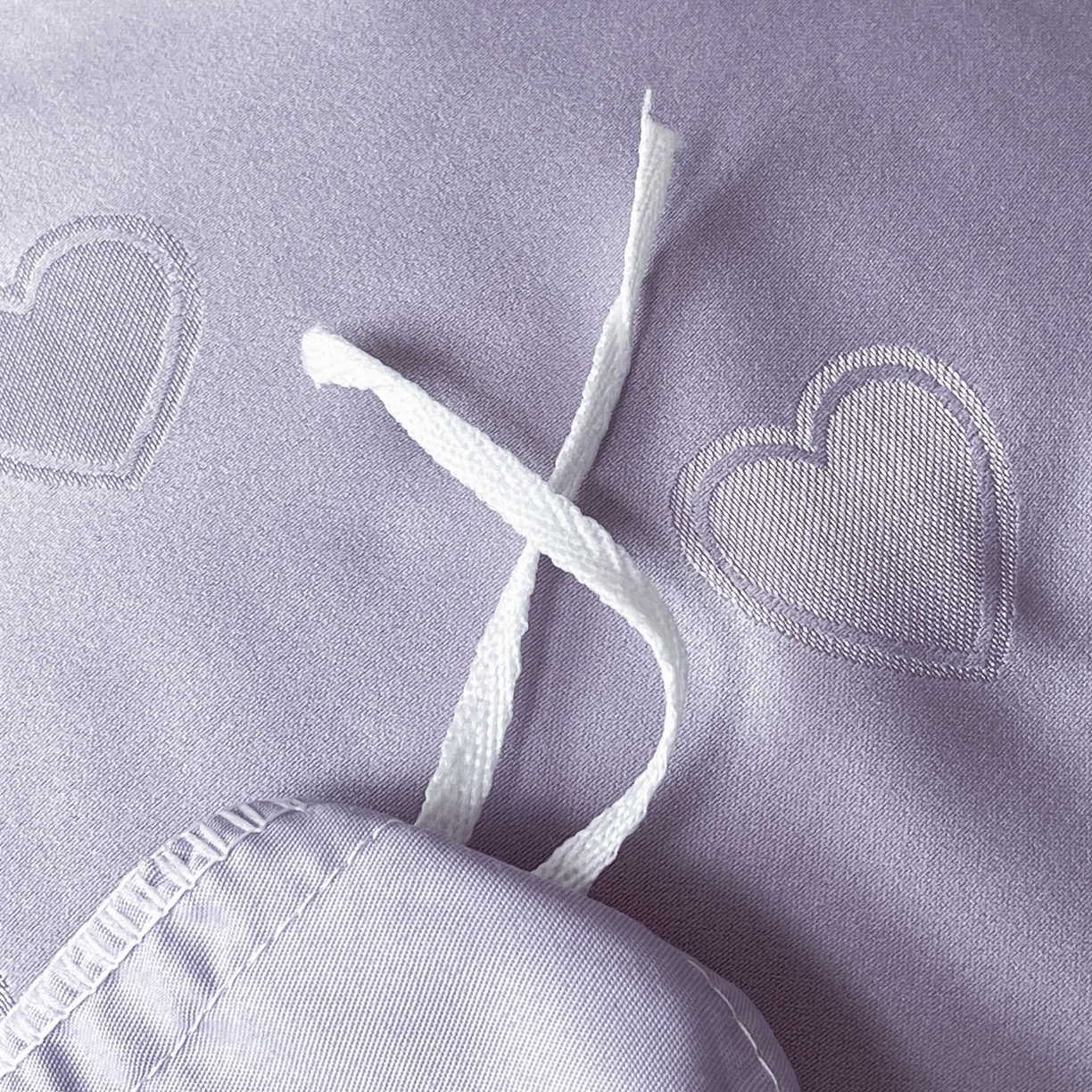 91家纺网 家纺一手货源 找家纺 大麦乐田 2026春夏新款贡缎提花纯色双拼四件套 爱心 初恋紫