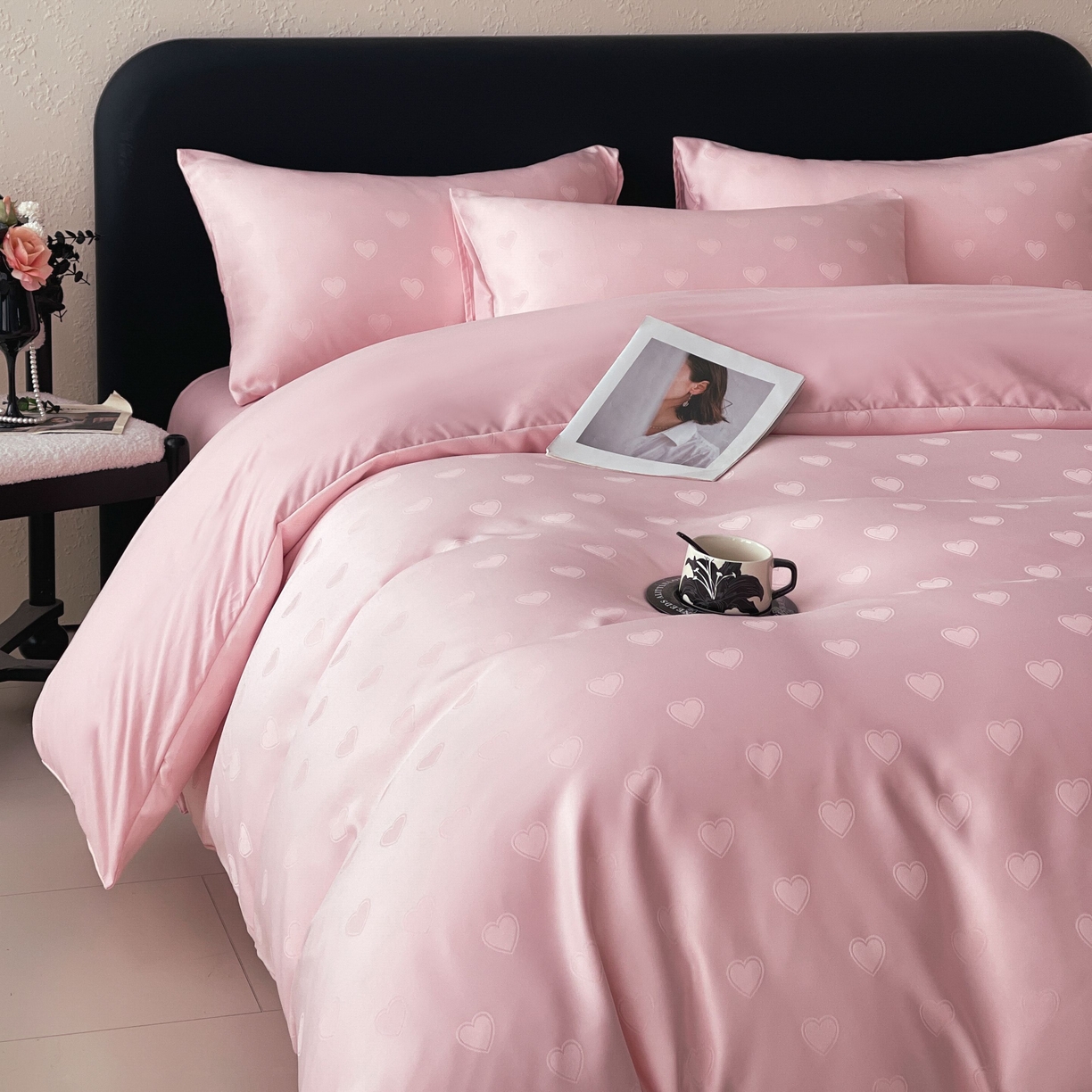 91家纺网 家纺一手货源 找家纺 大麦乐田 2026春夏新款贡缎提花纯色双拼四件套 爱心 香粉玉