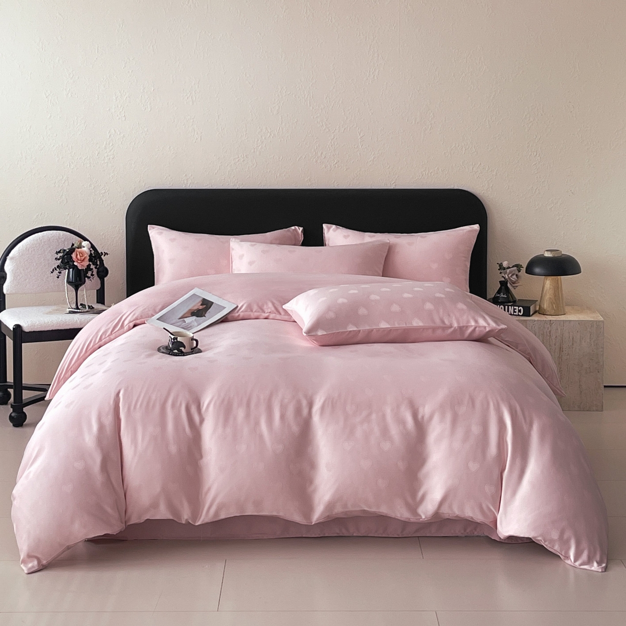 91家纺网 家纺一手货源 找家纺 大麦乐田 2026春夏新款贡缎提花纯色双拼四件套 爱心 香粉玉