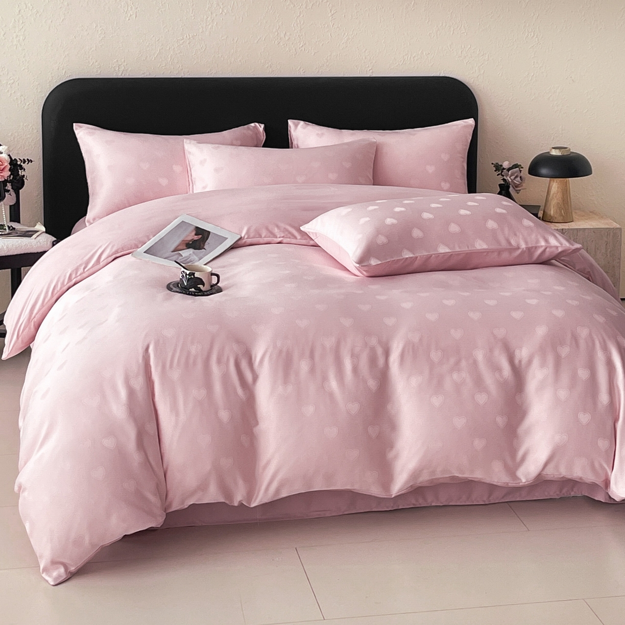 91家纺网 家纺一手货源 找家纺 大麦乐田 2026春夏新款贡缎提花纯色双拼四件套 爱心 香粉玉