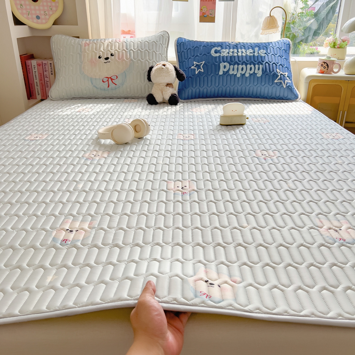 91家纺网 家纺一手货源 找家纺 摩妮卡 2026新款数码大版小清新乳胶凉席床席款三件套-场景二 乖乖小狗