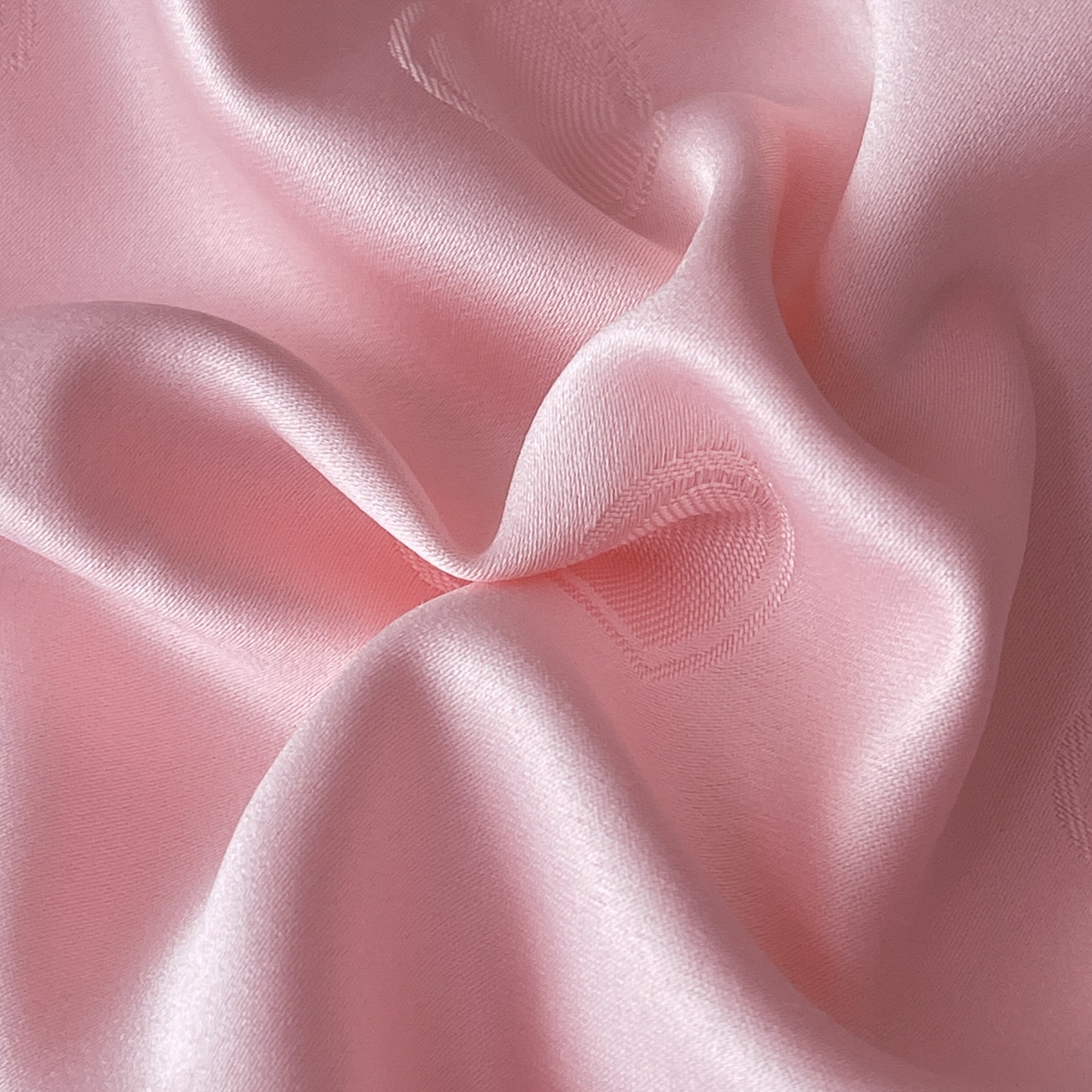 91家纺网 家纺一手货源 找家纺 大麦乐田 2026春夏新款贡缎提花纯色双拼四件套 爱心 香粉玉