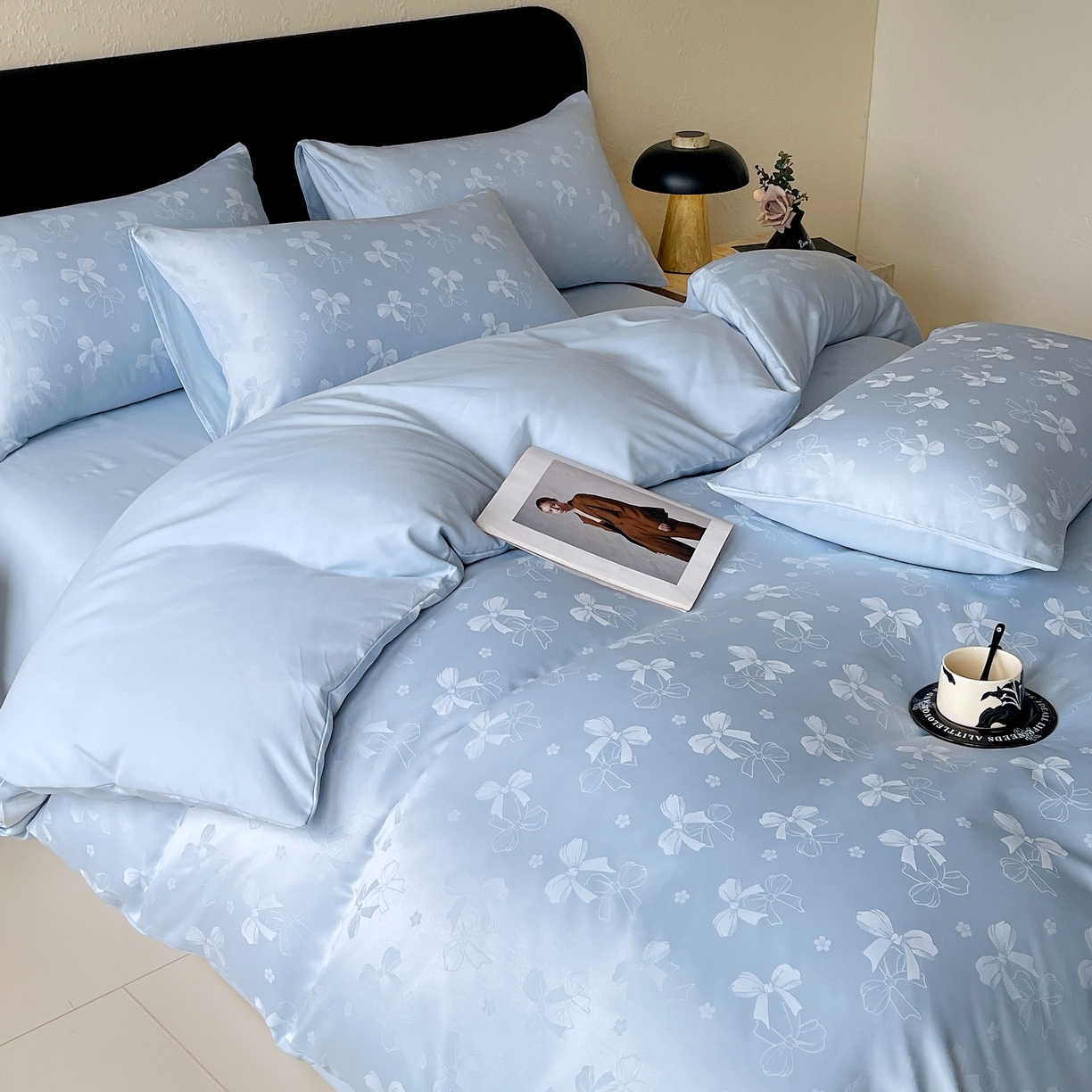 91家纺网 家纺一手货源 找家纺 大麦乐田 2026春夏新款贡缎提花纯色双拼四件套   领结 山水蓝