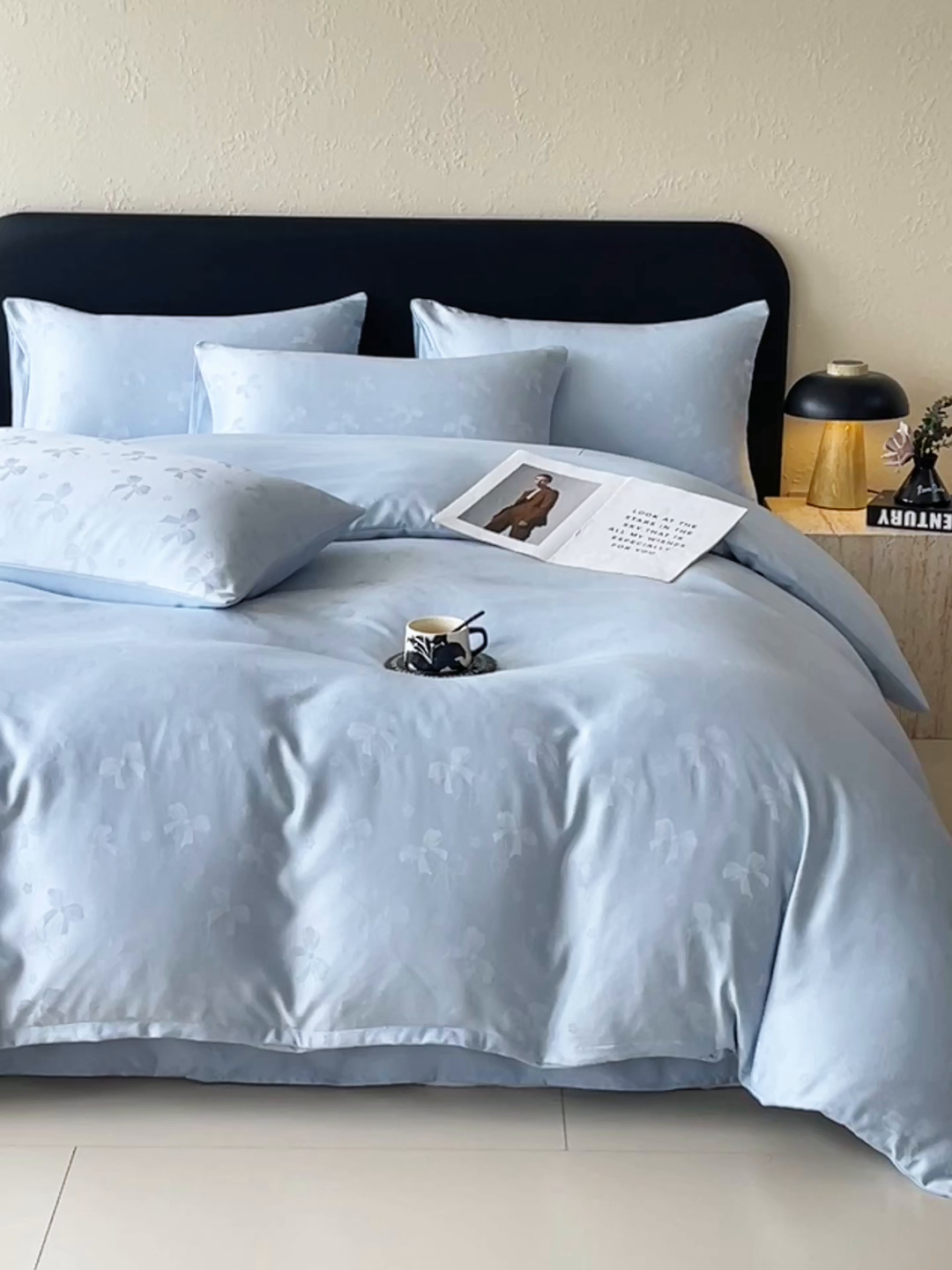 91家纺网 家纺一手货源 找家纺 大麦乐田 2026春夏新款贡缎提花纯色双拼四件套   领结 山水蓝