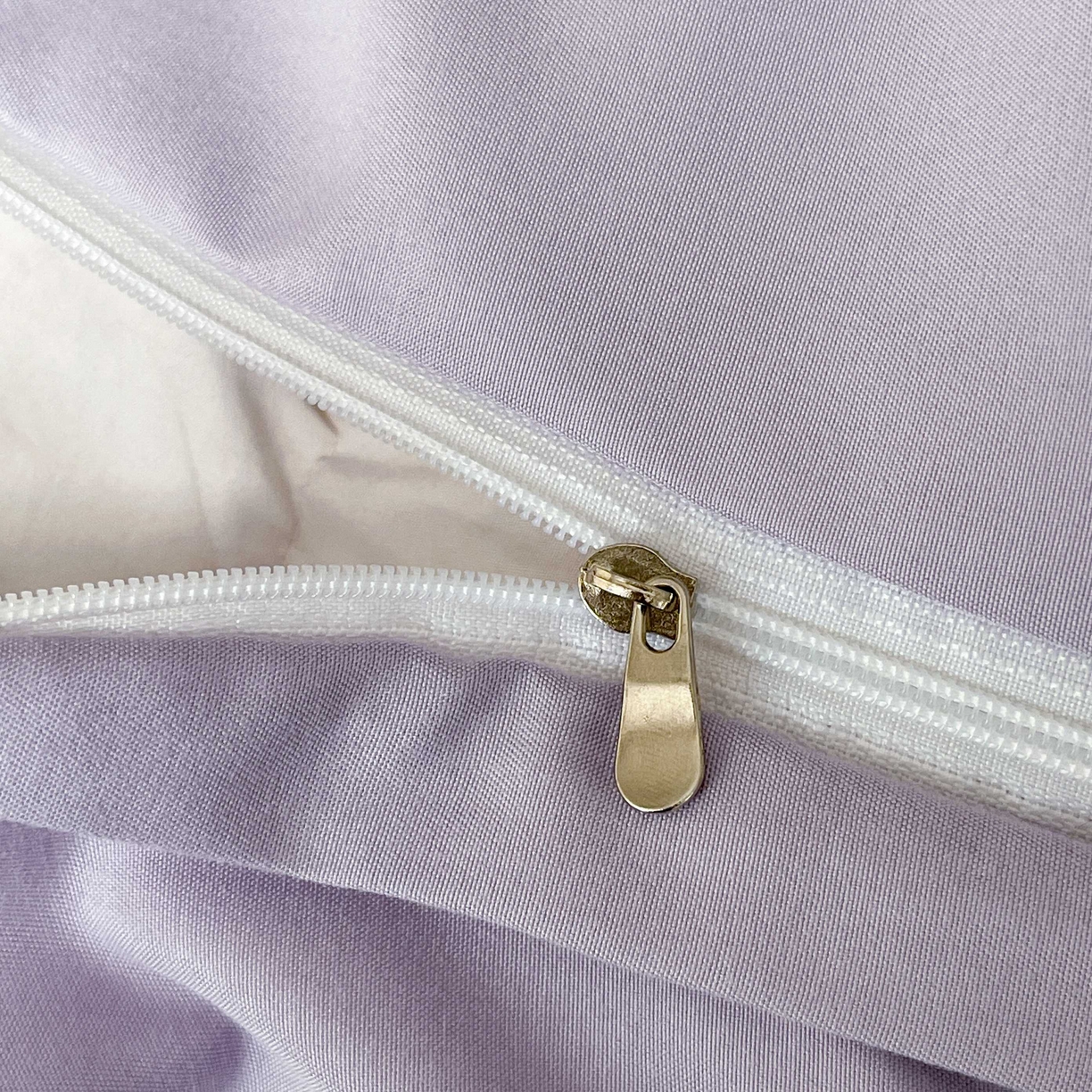 91家纺网 家纺一手货源 找家纺 大麦乐田 2026春夏新款贡缎提花纯色双拼四件套  领结 初恋紫