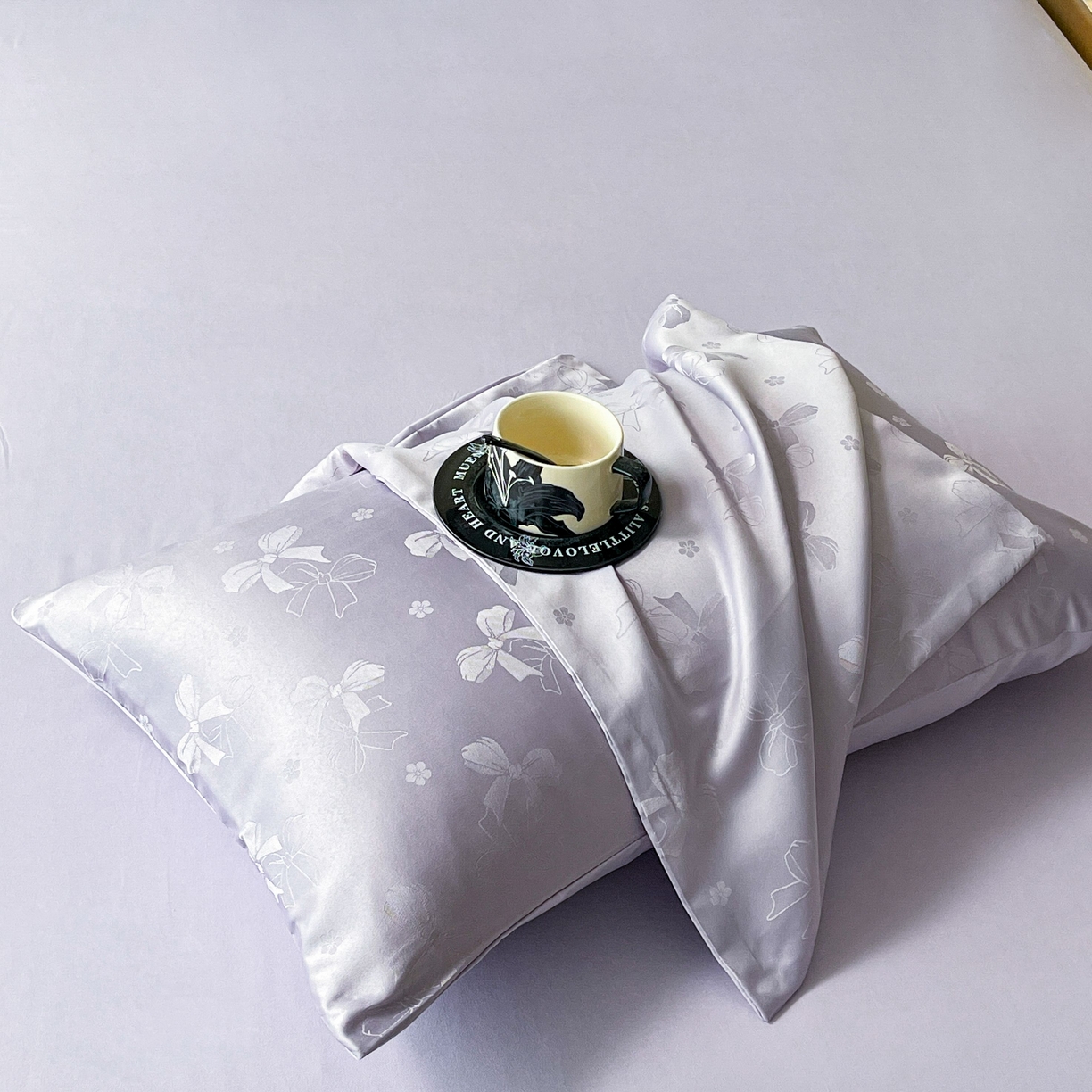 91家纺网 家纺一手货源 找家纺 大麦乐田 2026春夏新款贡缎提花纯色双拼四件套  领结 初恋紫